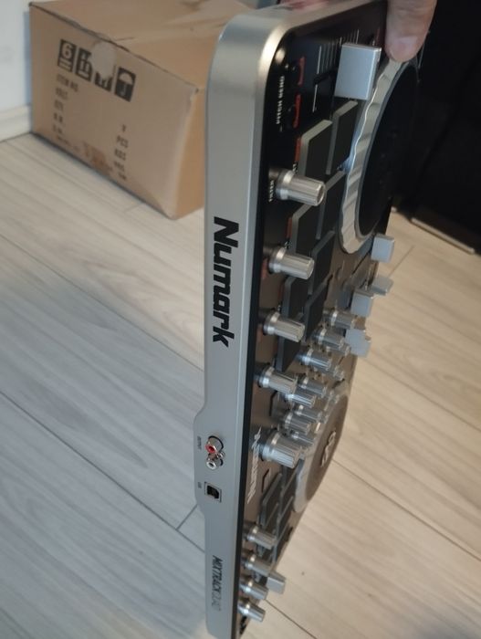 Consolă DJ, Consolă Numark Mixtrack Quad