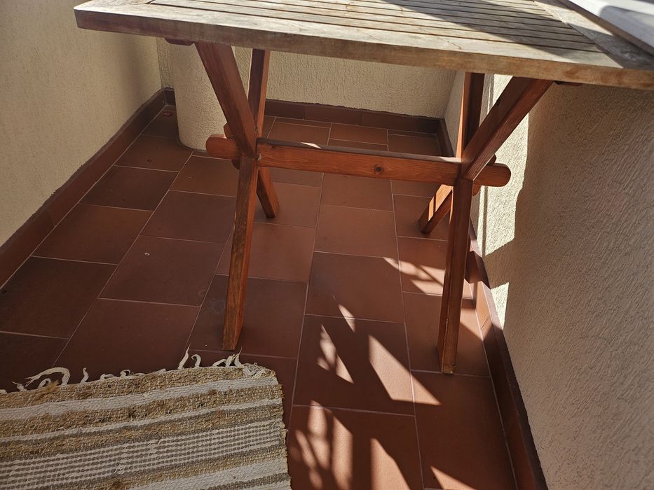 Дървена маса за тераса