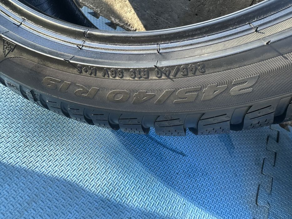 2бр. Pirelli 245/40/19 нови