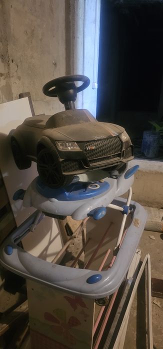 Ходунок. Бала жүріп үйренетін
