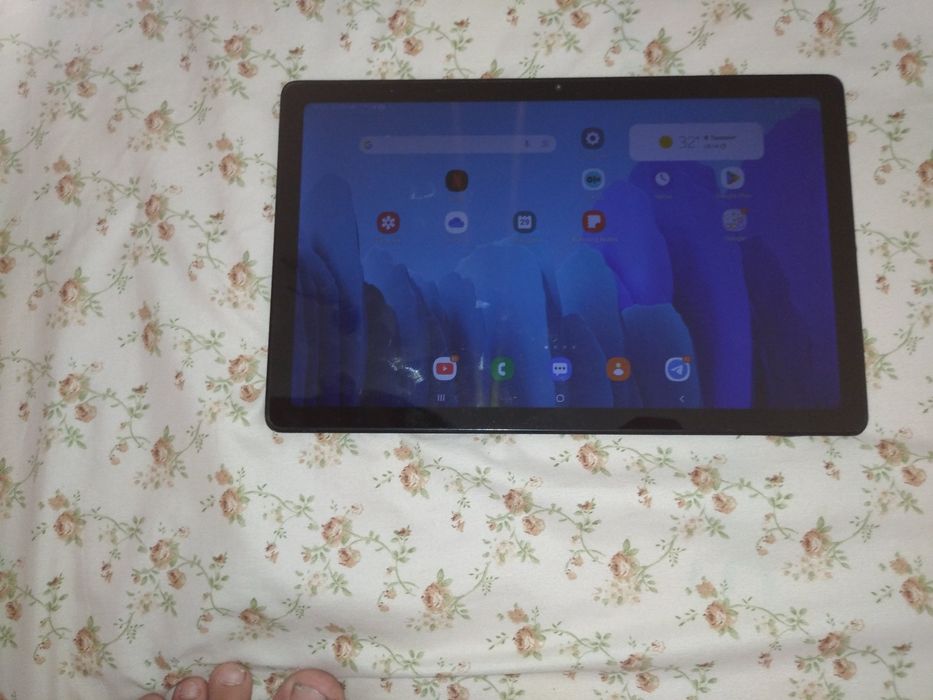 Планшет хороший прослужил 1 год