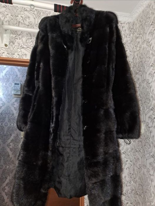 Шубу норковую продам