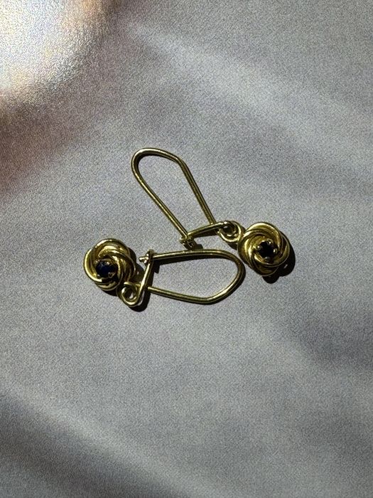 Vand cercei din aur 18 k cu safir