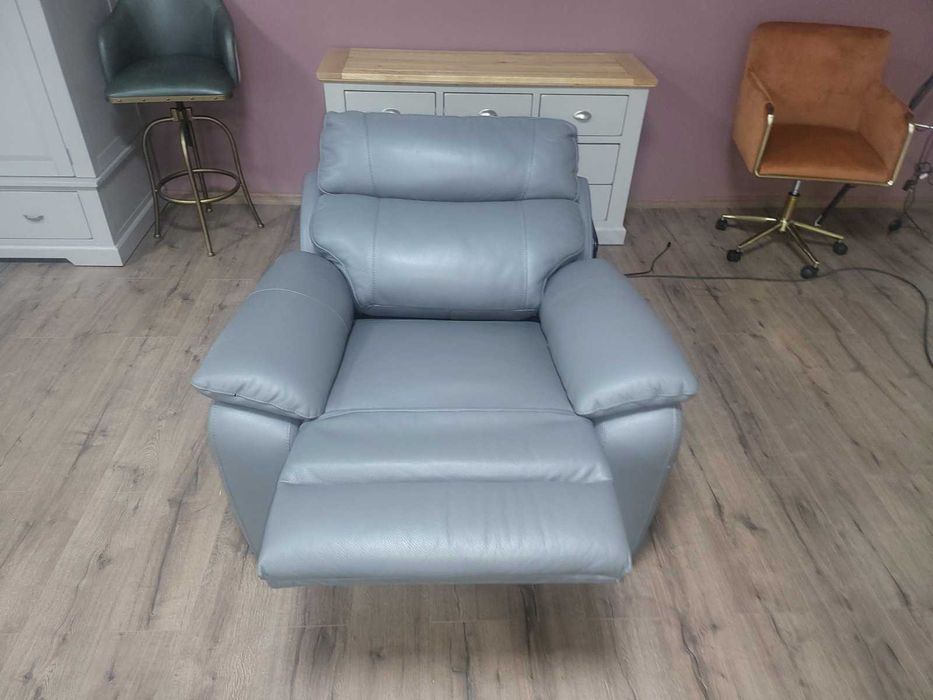 Сив кожен фотьойл с електрически релаксиращ механизъм