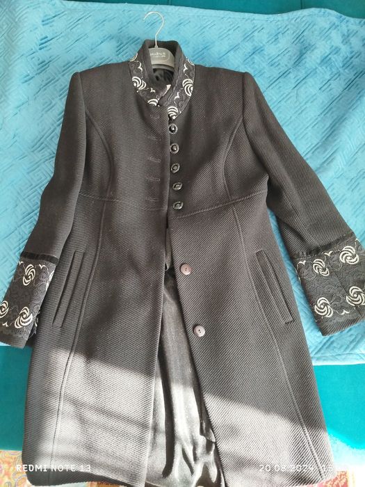 Продам пальто шерсть, платья