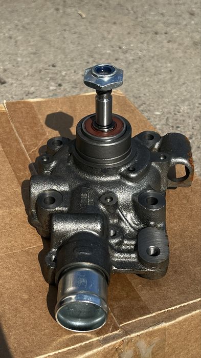 Ивека!Помпа водиной насос