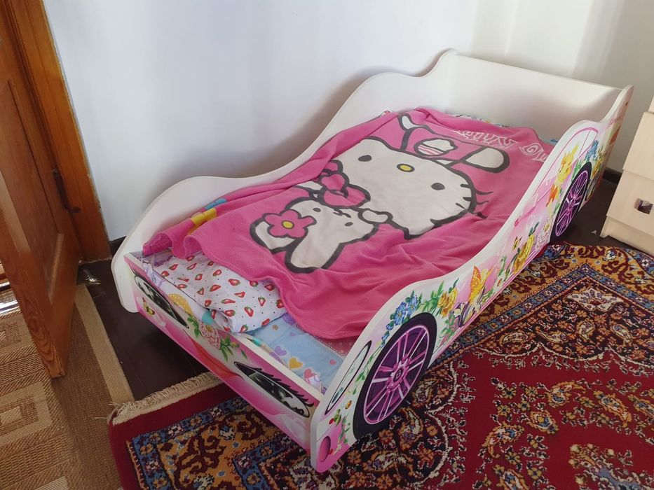 Детская кроватка для девочек