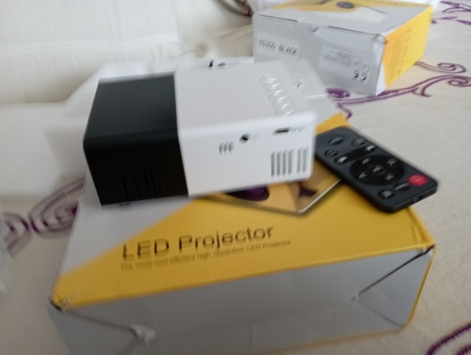 LED проектор със звук