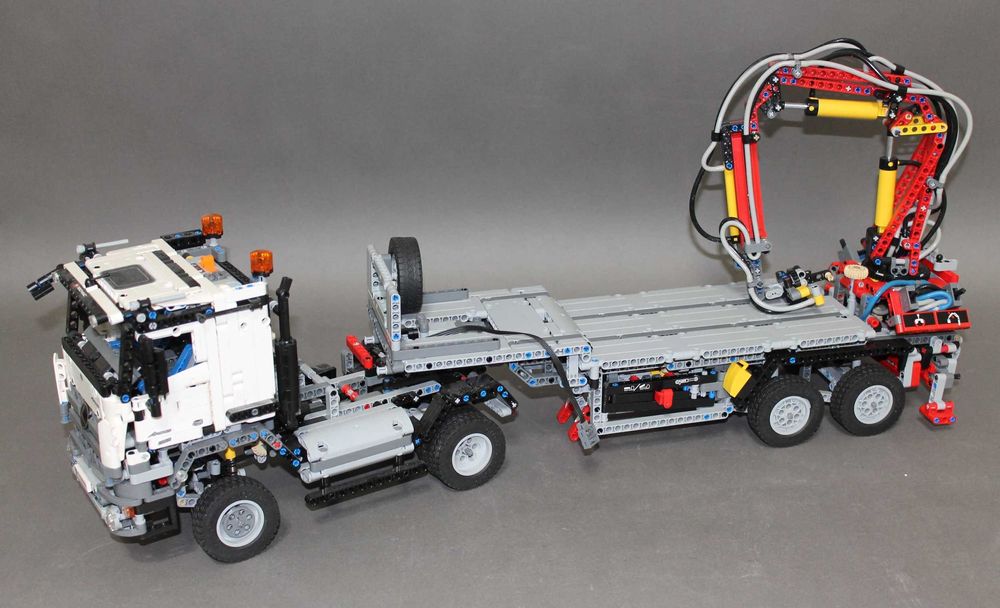 Lego Mercedes-Benz Arocs + lighting kit + 2 battery box 42043 2в1