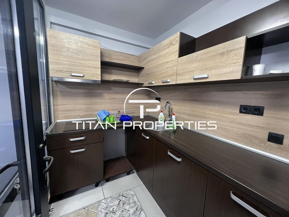 Дава се под наем Двустаен апартамент в Бургас, Център - 82 кв.м за 459 € - Снимка #1