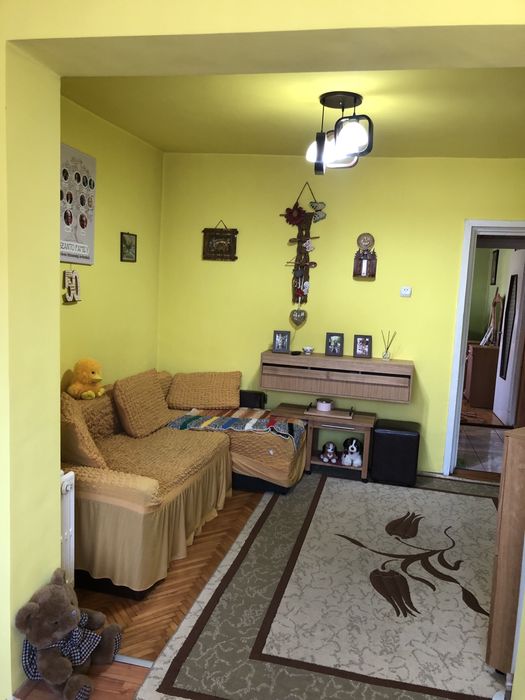 De vanzare apartament 3 camere +garaj+beci
