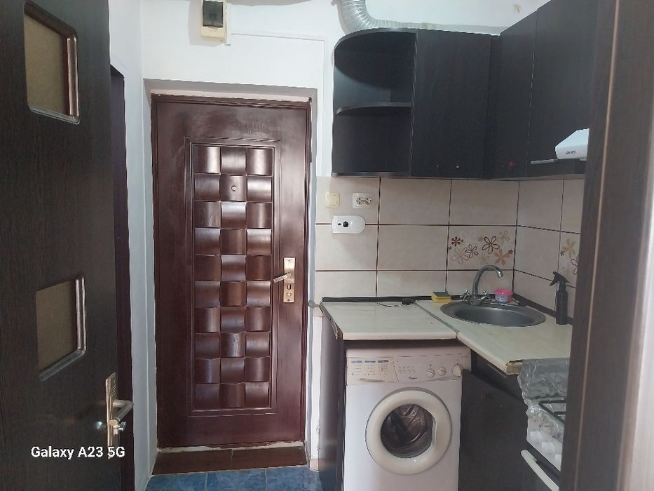 Închiriez garsoniera