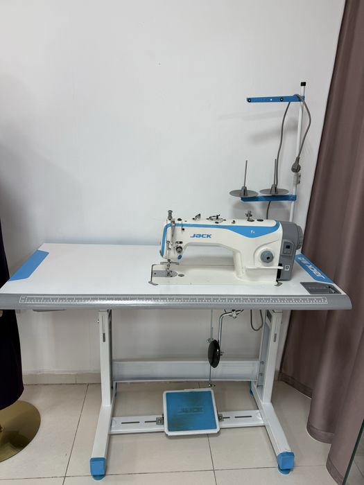 Швейная машина jack f4