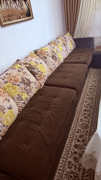 Диван для гостиной делимый  удобный