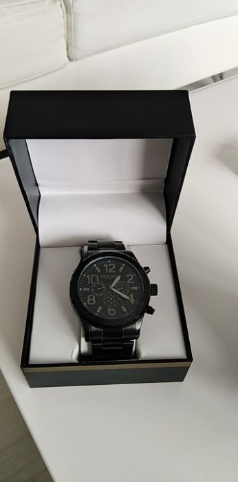 vand Ceas nou bărbătesc produs de calitate la cutie.