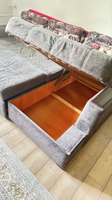 Продаю Угловой диван с ящиком и кресло