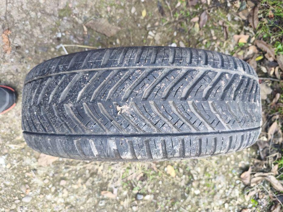 ,2бр. Гуми с джанти Волво в40