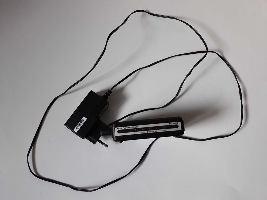 Продам коммутатор D-Link DES-1005A (свитч)