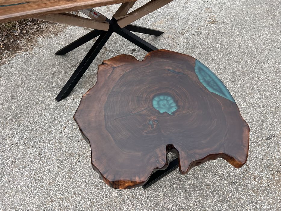 Налична холна маса от орех и епоксидна смола