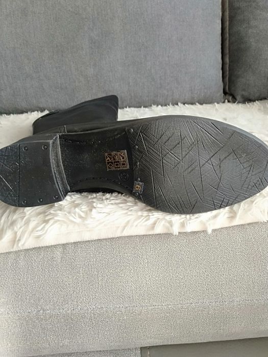 Продам женские сапоги