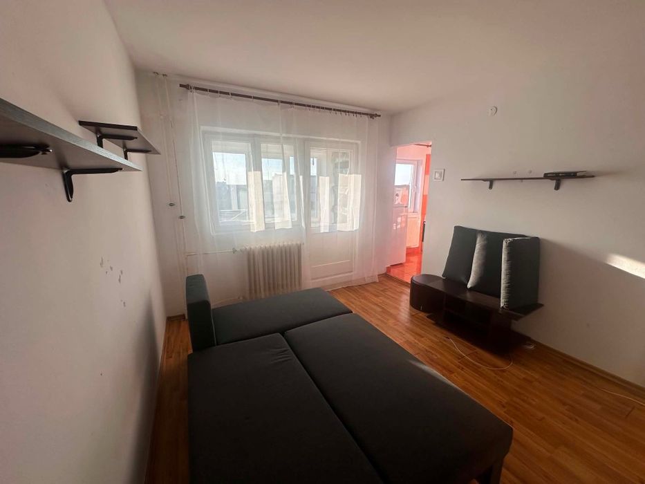 Proprietar vând 1 camera etaj 3