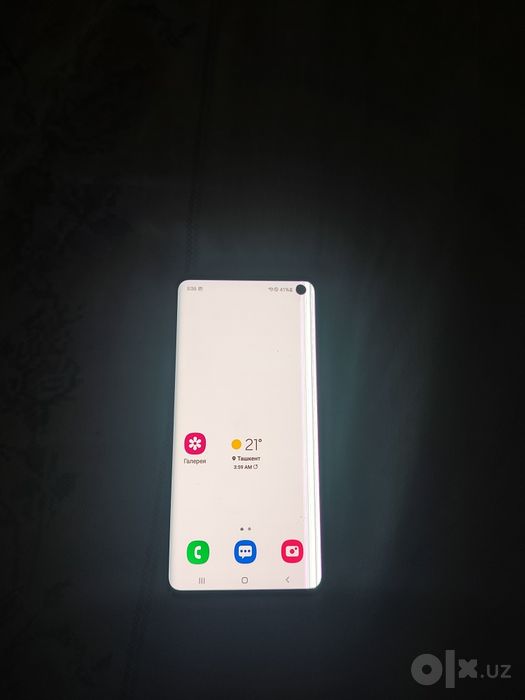 Samsung S 10  holati zoʻr ekraniga etibor beringlar chizigʻi bor