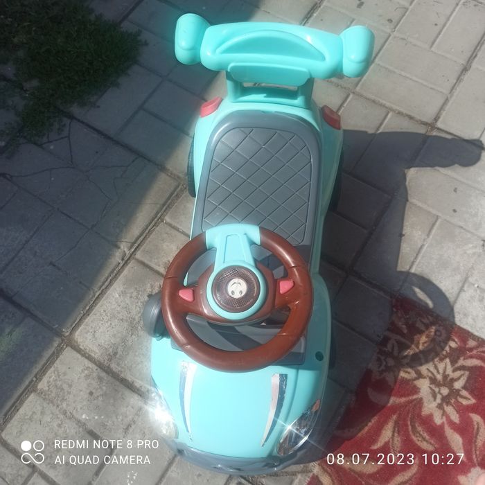 Продам машинку, 5000 тг модный цвет, для девочки,