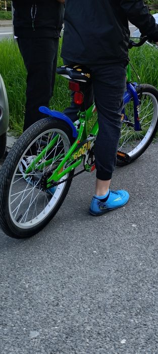 Vând bicicleta aproape noua