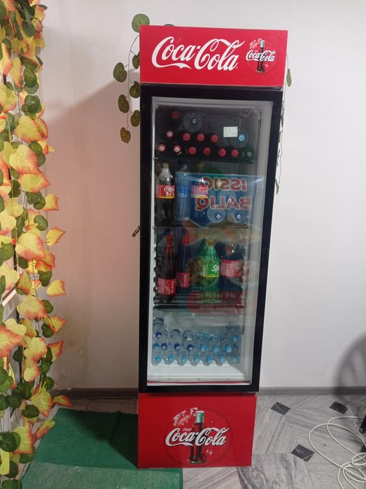 Marazilka vitrina srochni sotiladi