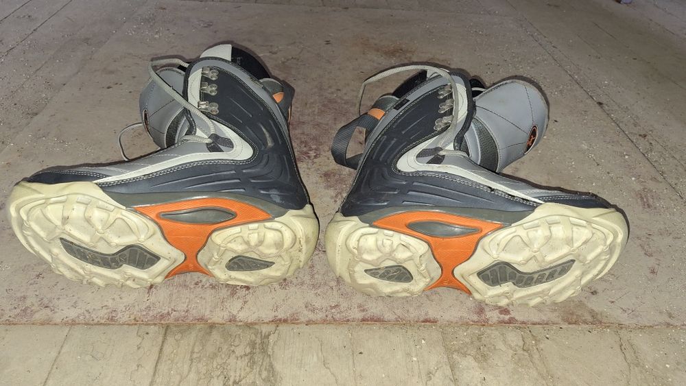 Продавам обувки за сноуборд Stuf 260 мм дължина на стелката