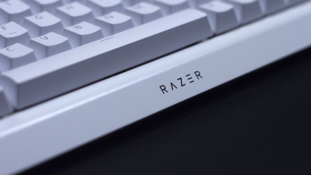 Razer Blackwidow v4 75 White edition new sealed