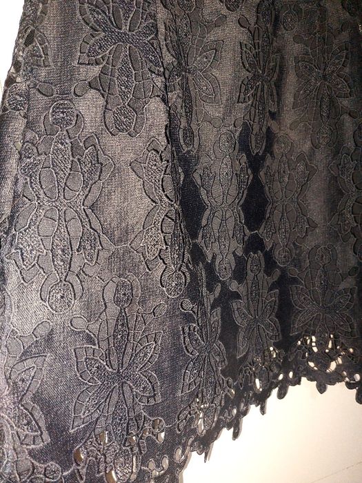 Тъмно синя дантелена рокля