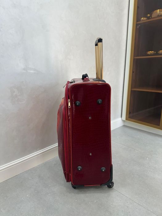 Кожаный чемодан новый