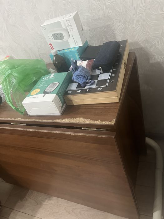 Продам книжку стол