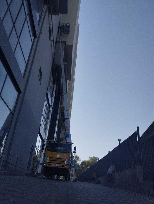 Avtolift xizmati yuqori qavatlarga yuklarni chiqarib berish 32m vishka