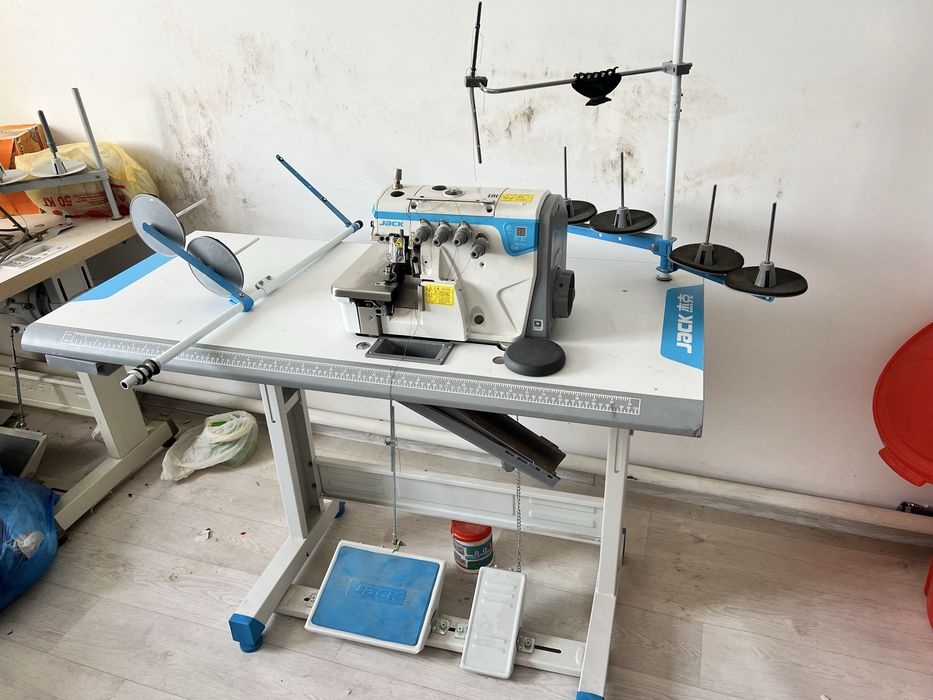 Продам швейную машинку