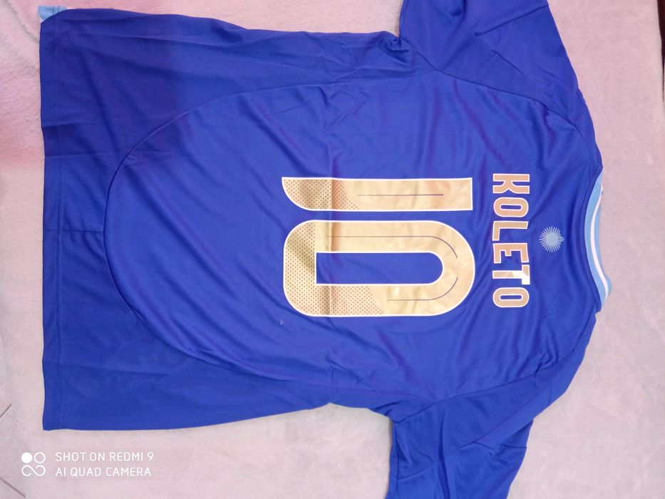 тениски нови адидас и найк.