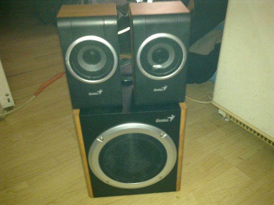 Sistem audio 2+1 Genius, prima generatie