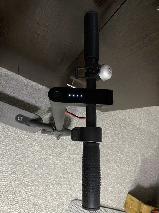 Продам электросамокат xiaomi