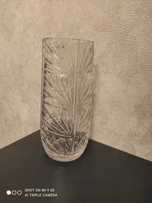 Продаю вазу хрустальную