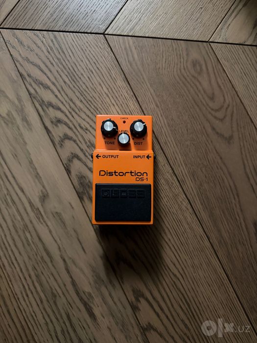 Гитарная педаль Boss Ds-1