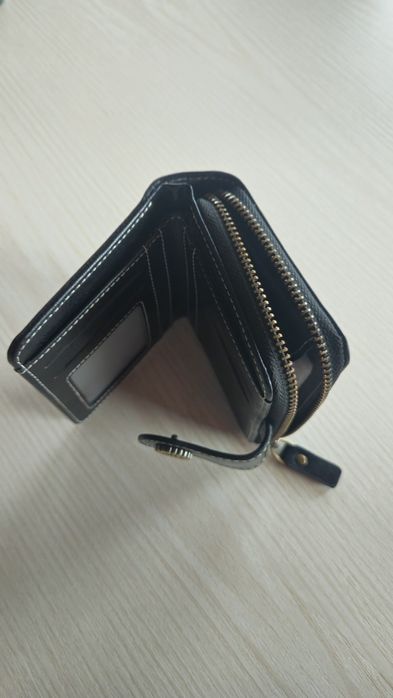 Дамски кожен портфейл