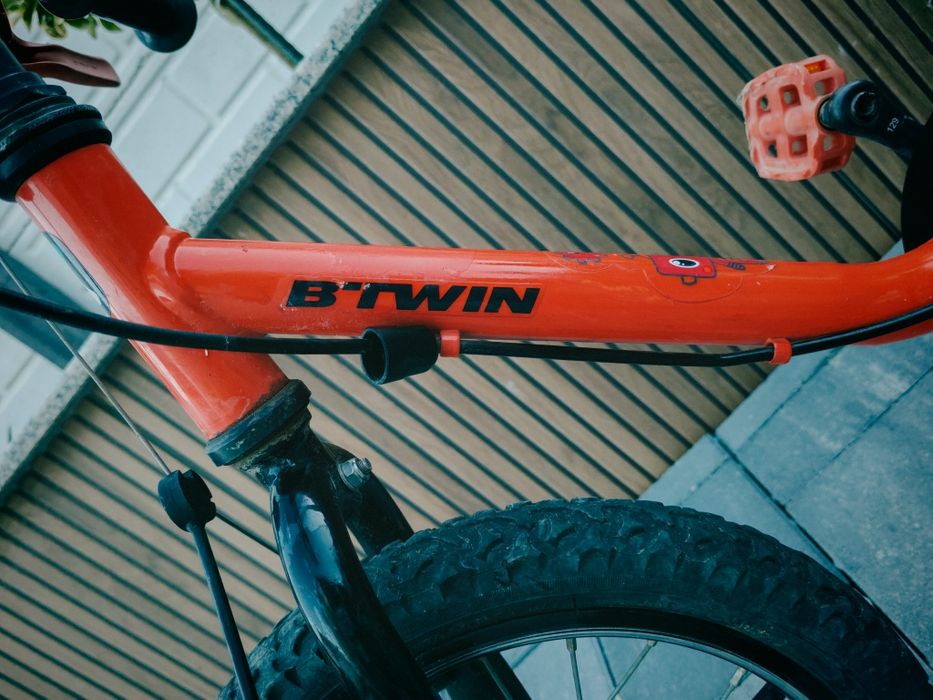 Bicicletă copii cu roți ajutătoare