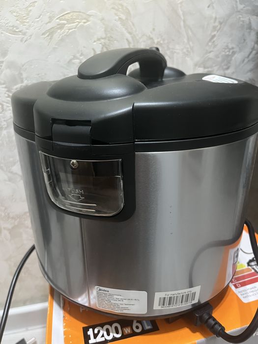 Мультиварка Midea MW-3808ST