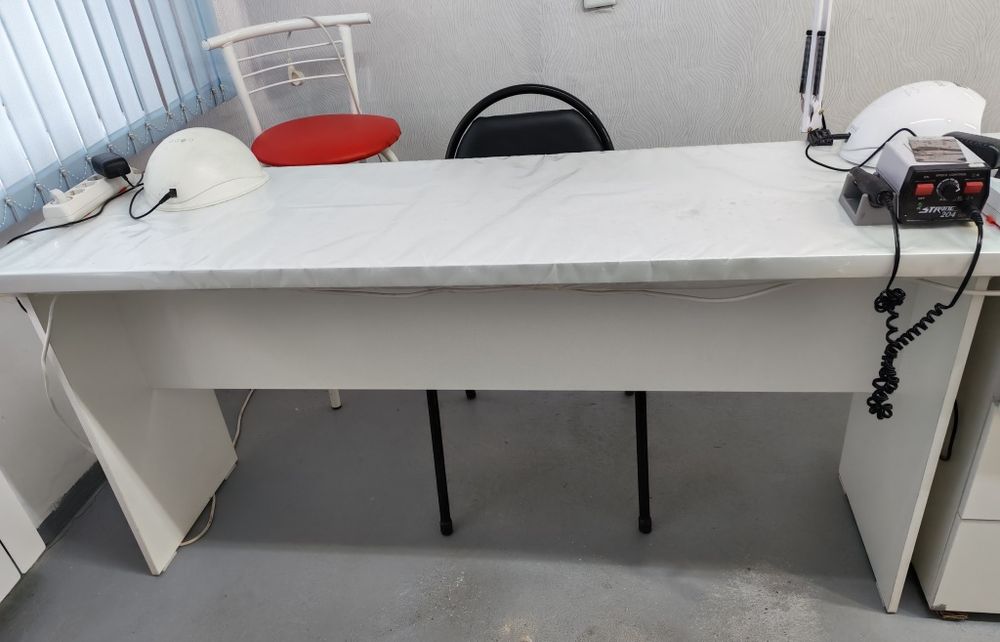 Продам стол для мастера маникюра