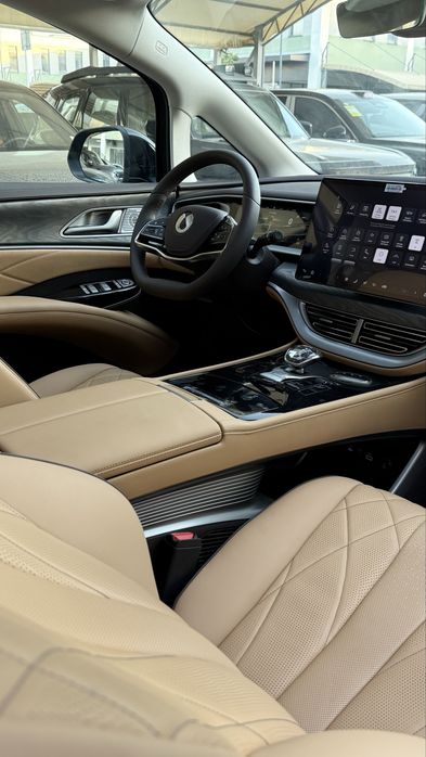 Denza D9 DM-i AWD полный привод в наличии