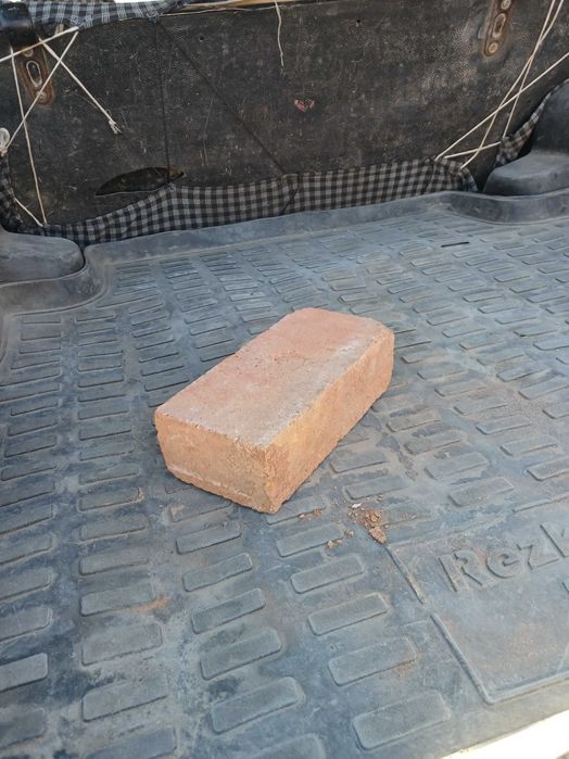 Shamot g'isht sotiladi