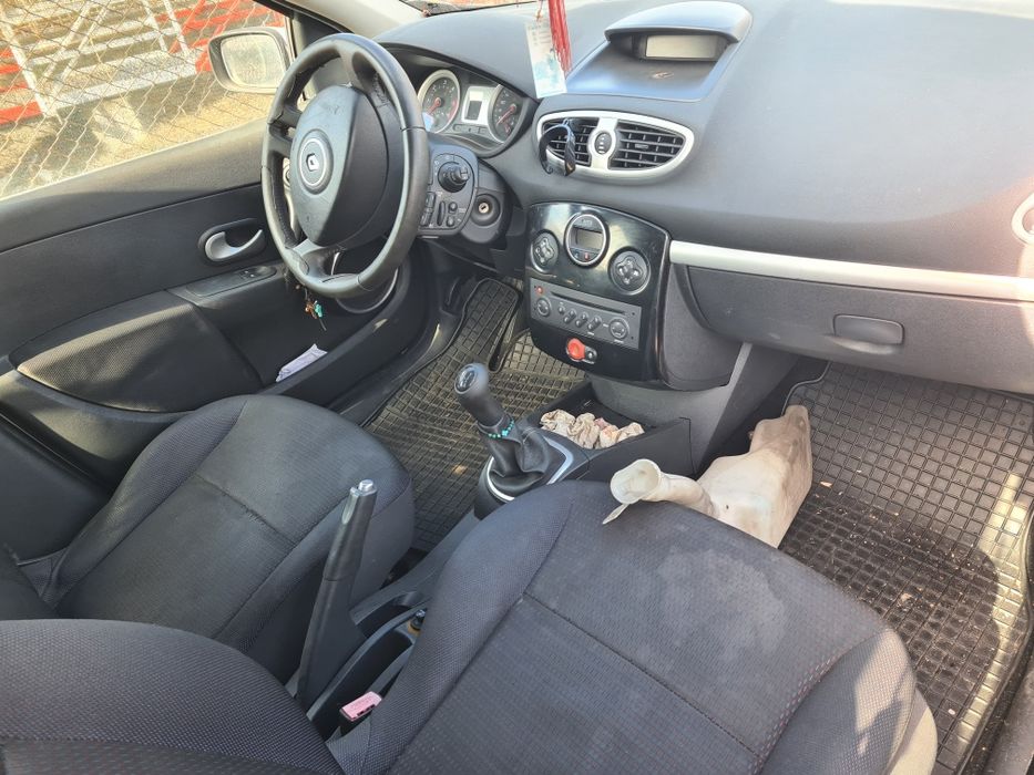 Far bara fata capota motor-Renault Megane 3 an 2012 /Clio 3 an 2008