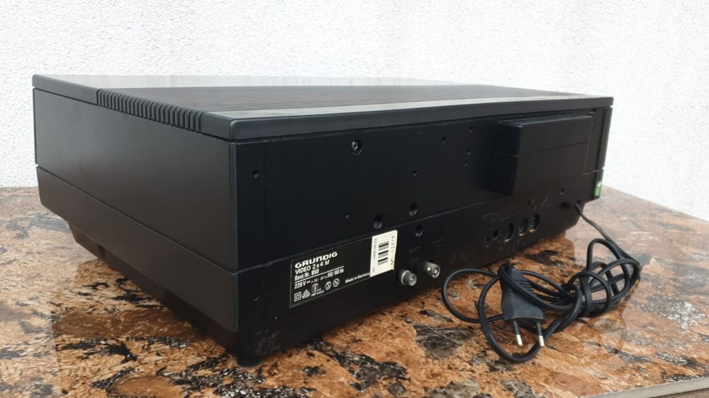 Vând video 2x4M( 2000) marca Grunding model 850 -made in Germany