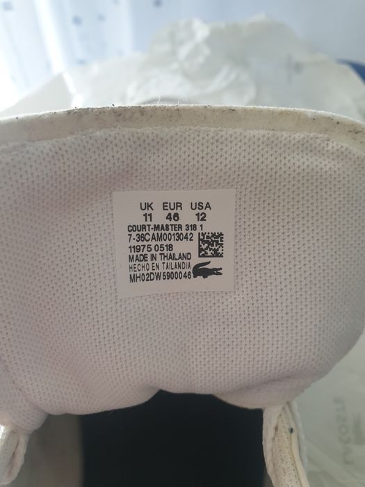 Vând pantofi sport LACOSTE